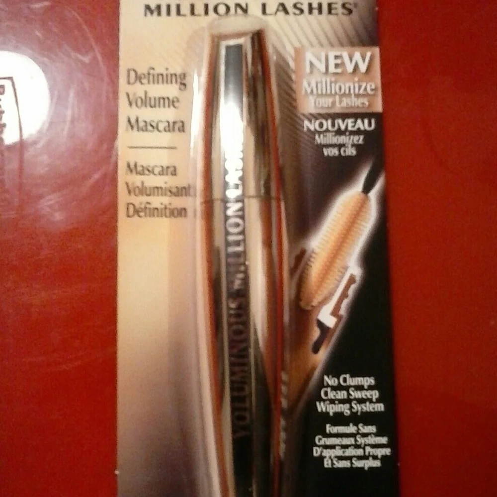 NWT L,OREAL VOLUMINOUS MILLION LASNES 645 BLACK
